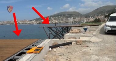Po ndërtonin pa leje në plazh/ Aksion në Sarandë, tetë të arrestuar! Në kërkim investitorja