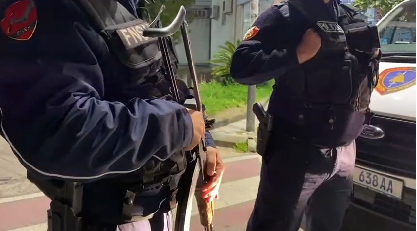 Policia dhe FNSH operacion antidrogë në Elbasan  Librazhd e Përrenjas  Janë lëshuar rreth 20 urdhër kontrolle