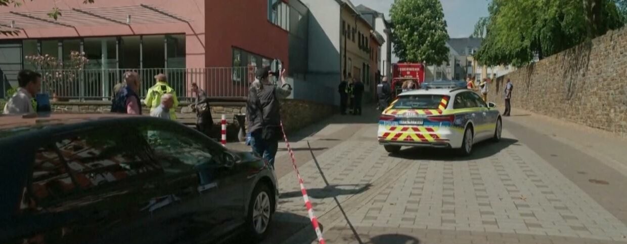 Gjermani  pengmarrje në bankë  Grabitësit po mbajnë peng disa persona  gjatë tentativës për të marrë para