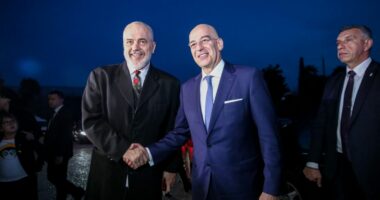 Rihapet “deti”, Dendias në Tiranë/ Ministri grek i Mbrojtjes takon kryeministrin Rama