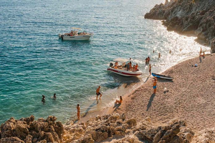  Travel  Leisure   Plazhe të kristalta  fshatra historike dhe rrënoja antike  Shqipëria në fokusin e turizmit botëror