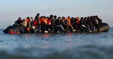 Britania e Madhe mbështet planin për të përshpejtuar dëbimin e emigrantëve të paligjshëm