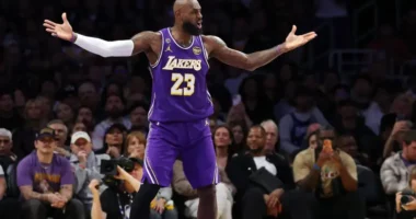 Lebron përballë kampionëve/ “Mbreti i basketbollit” udhëheq “Liqenasit” drejt suksesit