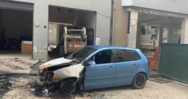 Tiranë/ Digjen tre makina, dyshohet për zjarrvënie të qëllimshme