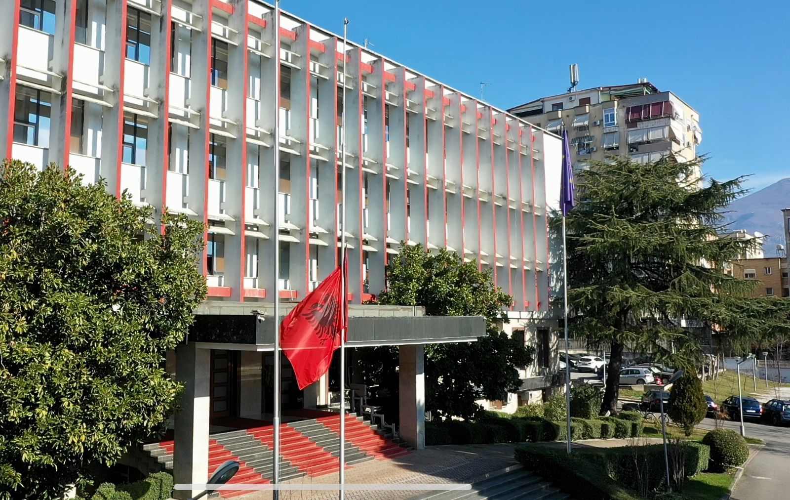 Tirana zyrtare reagon për trajtimin e aktivistëve të flotiljes  Pamjet e publikuara nga Ministri Itamar Ben Gvir janë tronditëse