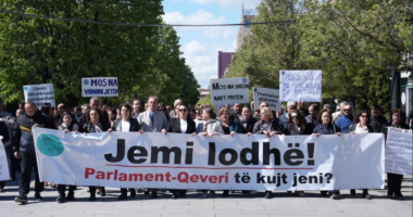 Protestë në Kosovë për 1 Majin/ “Parlament-Qeveri, të kujt jeni?”