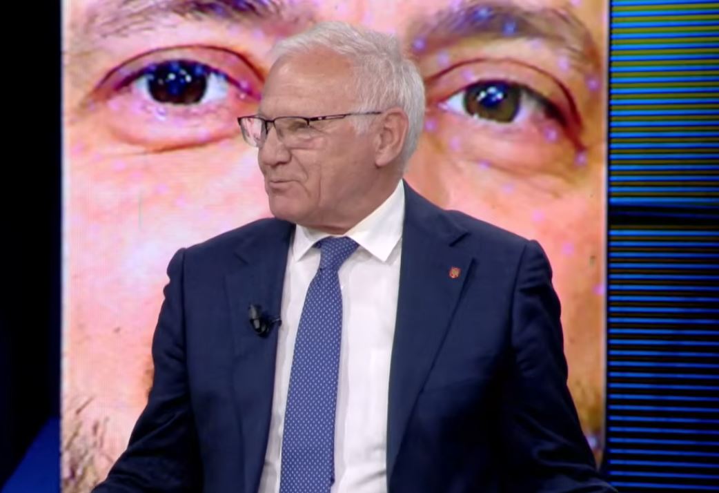  Të ndryshojmë prioritetet    ish ambasadori  Kryesore  çështja shqiptare në rajon  më pas integrimi në BE