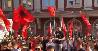 Protesta për Gjuhën Shqipe në Shkup/ Studentë të arrestuar, organizatorët informojnë se disa shqiptarë nga Tirana po mbahen nga policia