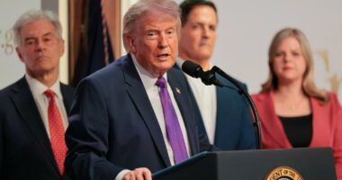 DW: 30 mjekë e shpallën Donald Trump të paaftë mendërisht