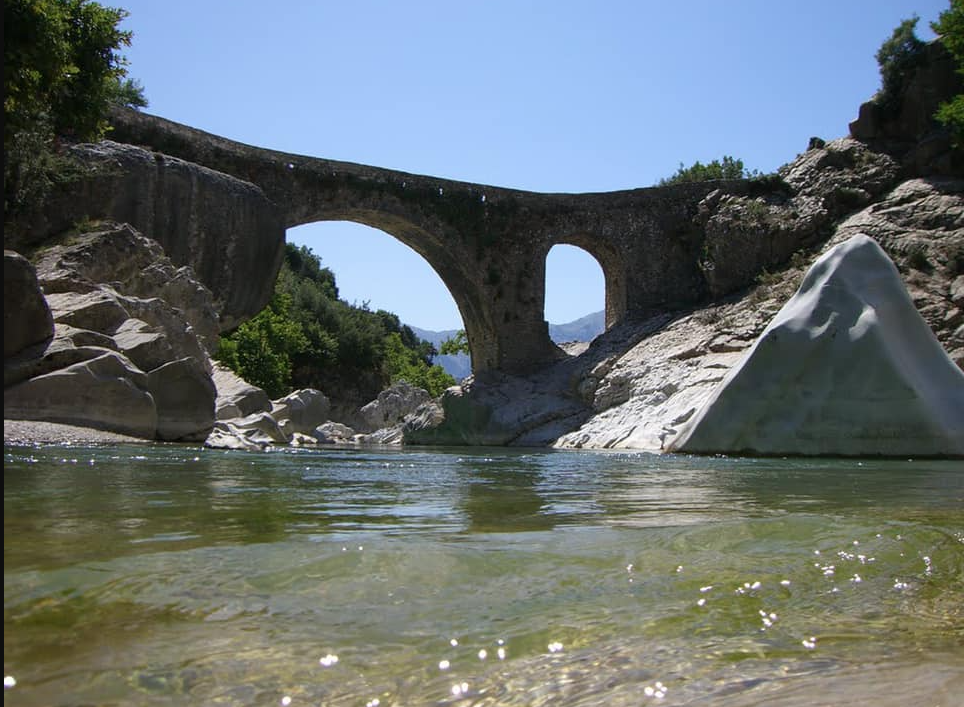 Ura e Bratit, atraksion turistik/ Projekti i Këshillit të qarkut të Vlorës, investim 32 milion lekë
