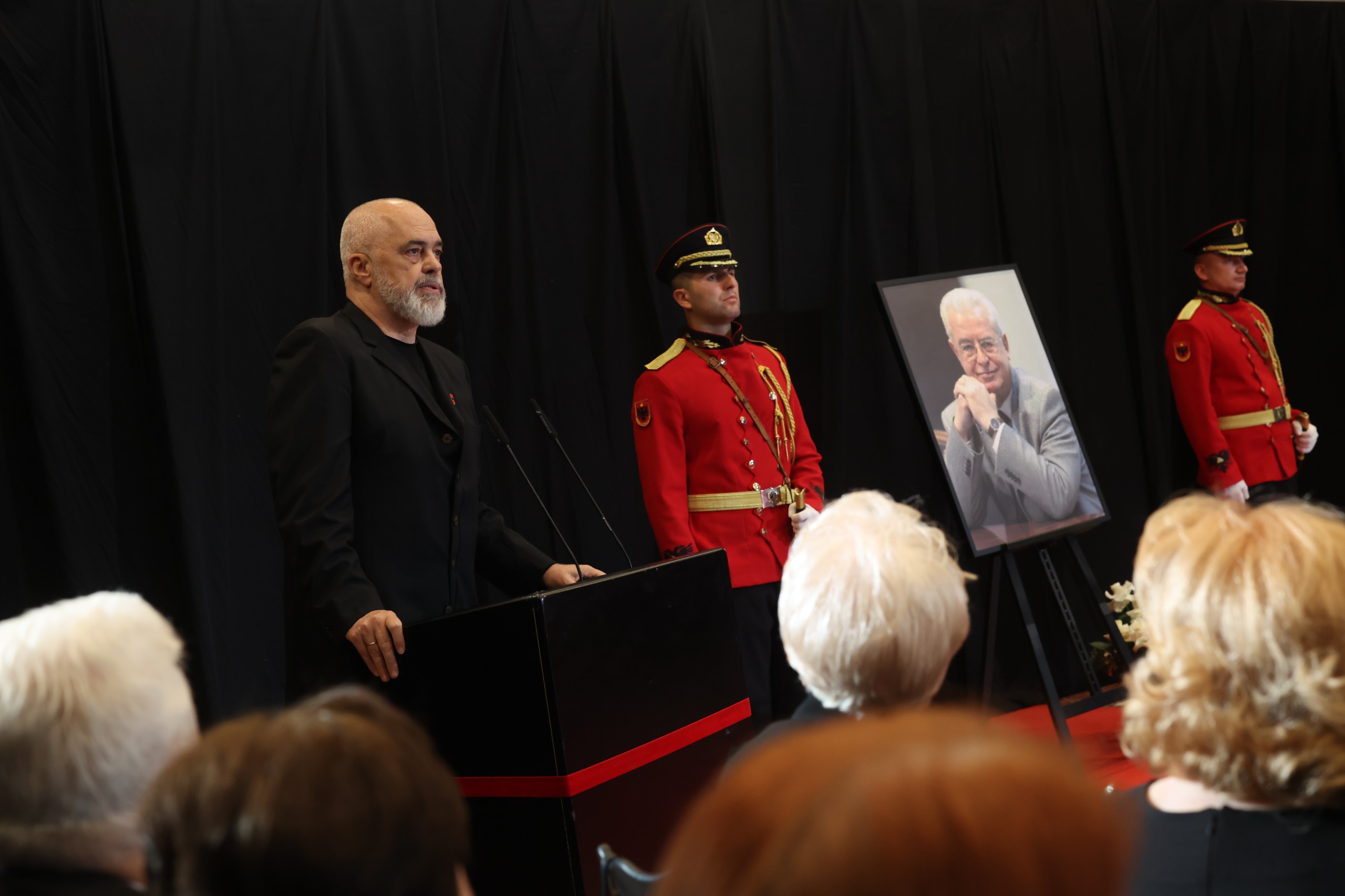 Lamtumirë Servet Pëllumbi/ Rama: Profesori, një pikë referimi në historinë e ndryshimit të epokave