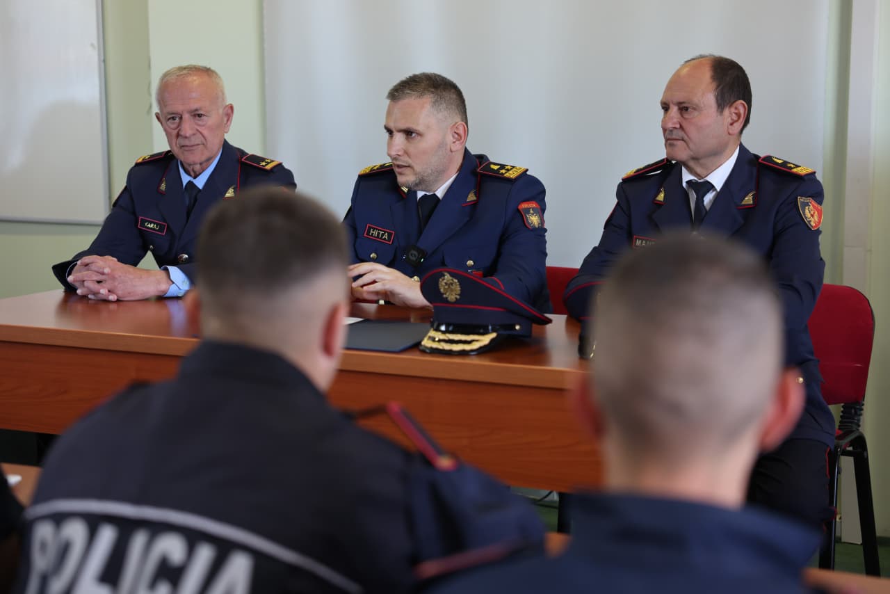 Skënder Hita tek Akademia e Policisë  Besimi i qytetarëve  pasuria jonë më e madhe  Vlerësoni çdo leksion  silluni me etikë dhe integritet