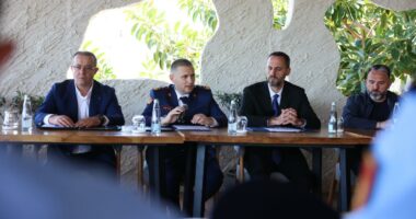 Siguria dhe ndërtimet pa leje/ Lamallari dhe Hita takojnë drejtuesit e institucioneve në Sarandë