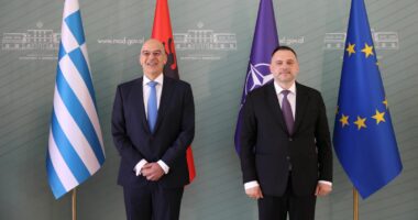 Ministri Nufi mikpret Dendias: Vijojmë dialogun e ngushtë në fushën e mbrojtjes dhe sigurisë