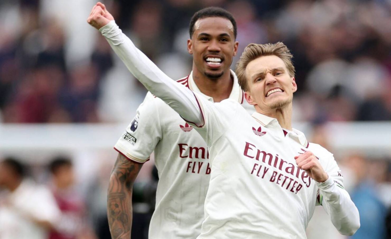 Arsenal  drejt titullit me polemika   Topçinjtë  fitojnë 1 0 në derbin e Londrës ndaj West Ham