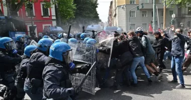 VIDEO/ Përplasje me policinë gjatë marshimit të 1 majit në Torino, protestuesit: Ky qytet na ka mësuar se padrejtësitë nuk duhet të injorohen