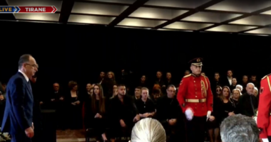 Homazhe për Servet Pëllumbi/ Kreu i shtetit Bajram Begaj në ceremoninë e ish-kryetarit të Kuvendit
