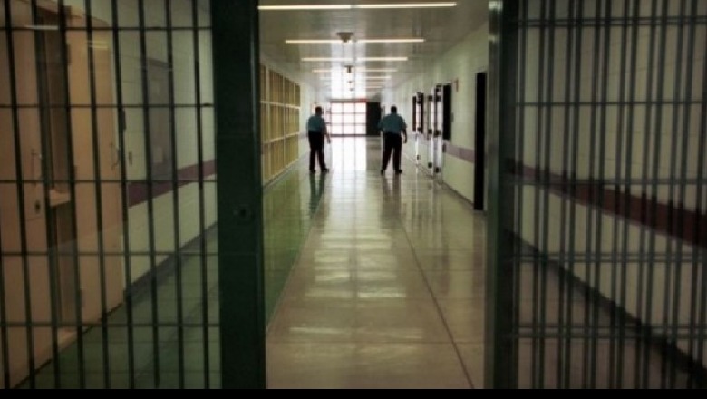 Pa dënim në qeli, mbipopullim në burgje/ Drejtori i Policisë së Burgjeve: Vështirësi dhe sfidë për sigurinë në IEVP