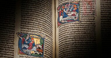 Dorëshkrimi 700-vjeçar i Mbretit Artur del në ankand, vlerësohet deri në 2 milionë paund