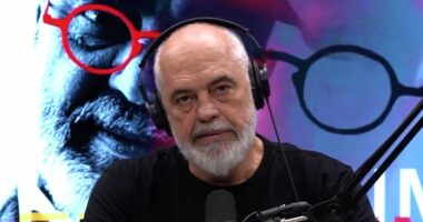 “Protesta ka marrë për kot”/ Rama ndan mesazhin e të riut ‘armik’ politik: Shpresoj ta kalosh këtë dallgë që po ju vjen nga jashtë!