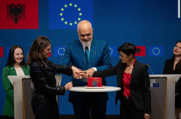 Rama uron Ditën e Europës  Shqipëria më afër se kurrë familjes europiane