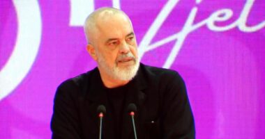 “Dhuna e Berishës masakroi socialistët në ‘96”/ Rama: Flamuri i Gjergj Kastriotit dhe Ismail Qemalit do vendoset në oborrin e shtëpisë europiane