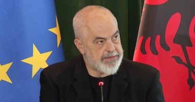 Rama “korrigjon” Hoxhën/ Kryeministri: Marrëveshja me Melonin vazhdon