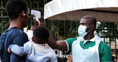 Ebola përhapet përtej Kongos, OBSH shpall emergjencë ndërkombëtare