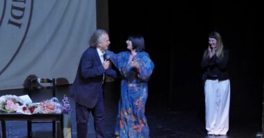 Anisa Markarian rikthehet fituese/ “Gruaja me sirtare” merr çmimin e parë në festivalin e monodramës