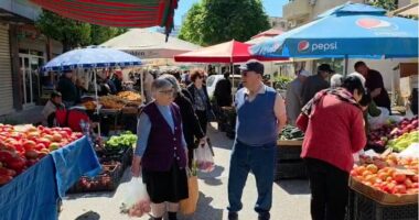 Superprodhimi ul çmimet/ Perimet bazë në tregjet e Fierit pësojnë ulje drastike