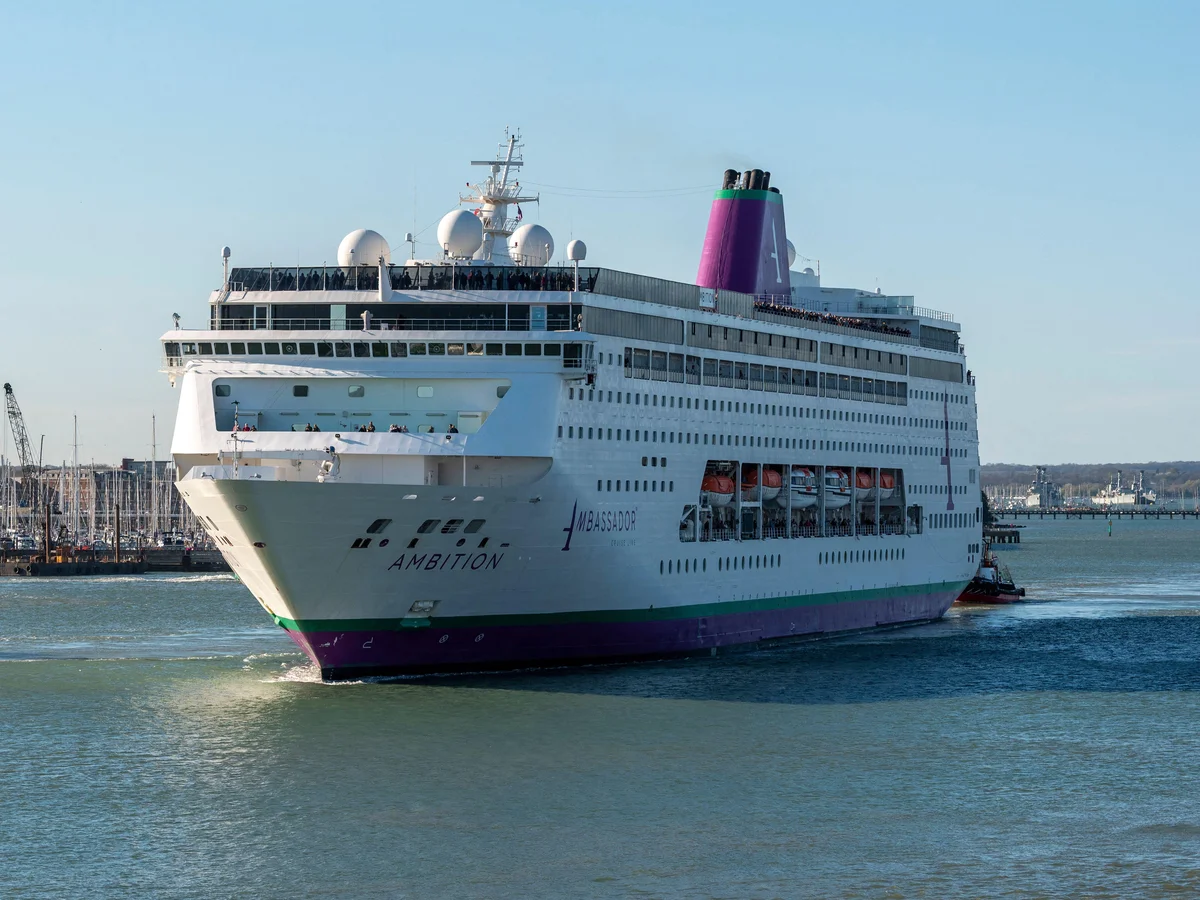 Virusi i stomakut, anija ndalon në Francë/ Dyshime për norovirus, 50 turistë shfaqen ankesa, izolohet anija