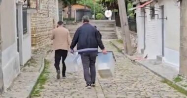 Berishës i plas revolta, Korça e para/ S’ka votim për kreun e PD, komisionerët marrin kutitë dhe largohen