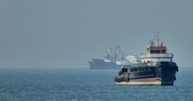 Armëpushimi në rrezik, SHBA e Irani përshkallëzojnë sulmet në Ngushticën e Hormuzit