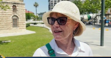 Turistët irlandezë zbulojnë Vlorën/ Qyteti bregdetar vijon të tërheqë vizitorë nga Europa dhe bota