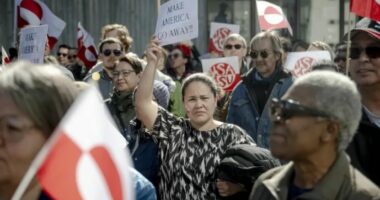 “Jo do të thotë jo”/ Banorët e Groenlandës protestojnë kundër Trump jashtë konsullatës së re amerikane