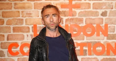 Bashkëthemeluesi i markës së njohur “Superdry”, James Holder shpallet fajtor për përdhunim