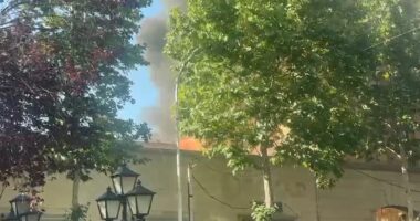 VIDEO/ Zjarr në tarracën e një objekti tek “Rruga e Kavajës”, flakët vihen nën kontroll
