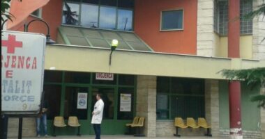 Arrestohet në flagrancë kirurgu i spitalit të Korçës, akuzohet për ngacmim seksual ndaj një 21-vjeçareje
