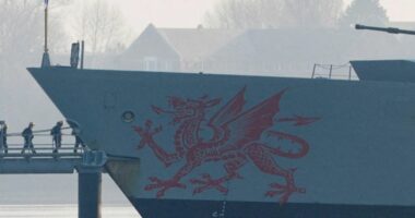 Britania dërgon dronë, aeroplanë dhe një anije luftarake në Ngushticën e Hormuzit