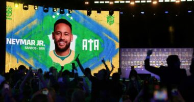Neymar “lumturon” Brazilin/ Trajneri Anceloti grumbullon yllin në skuadër për Botërorin