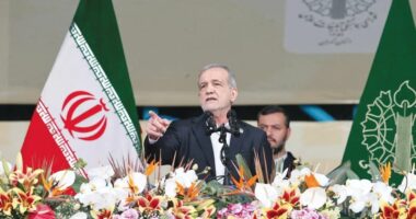 Presidenti Pezeshkian jep dorëheqjen, thotë se Garda Revolucionare kontrollon vendin