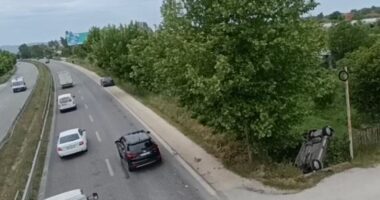 Aksident në Lushnje-Fier, përplasen dy automjete