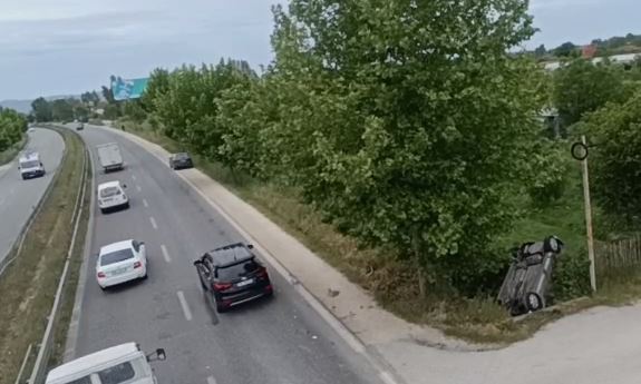 Aksident në Lushnje Fier  përplasen dy automjete