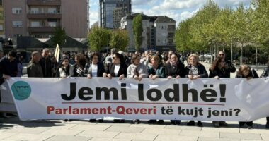 “Jemi lodhë, parlament-qeveri të kujt jeni?”, protesta në Kosovë në Ditën Ndërkombëtare të Punëtorëve