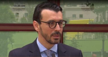 Vendimet e qeverisë/ Ministri Karakaçi: Kompensim për naftën, subvencion shoqërive të transportit