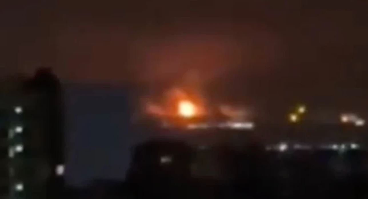 Sulm ukrainas ndaj Moskës  digjet një rafineri  Zelensky publikon videot