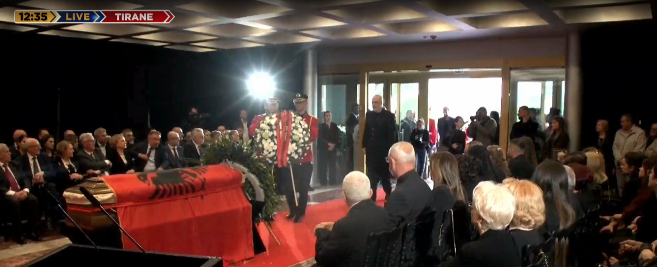 Homazhe për Servet Pëllumbin  Kryeministri Edi Rama nderon figurën e tij në ceremoninë zyrtare