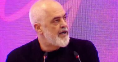 “PS në opozitë, mbijetoi në errësirë”/ Rama: E vetmja forcë europianizuese e vendit, e prirur për të ndërtuar