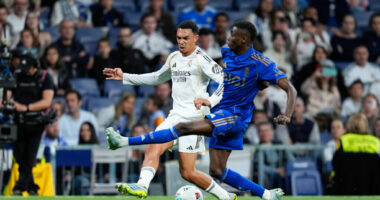 Real, kaos edhe në fitore/ Mundi 2-0 Oviedo, por tifozët nuk e harrojnë dështimin sezonal