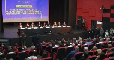 Takimet për reformën territoriale/ Komisioni i Posaçëm zhvillon dëgjesën e radhës me qytetarët në Vlorë